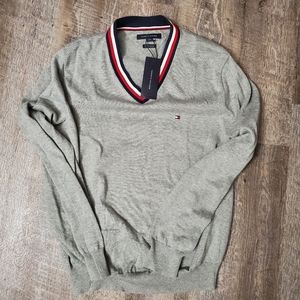 Tommy Hilfiger v neck knit /Size M